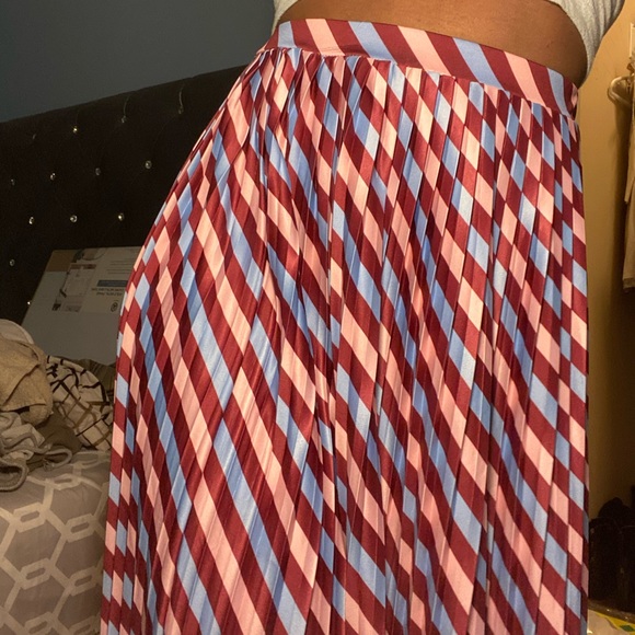 Knee length float skirt - Picture 5 of 6